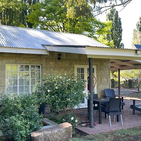 Periwinkle, Grove ,Acorn & Sage Cottages คลาเรนส์ ภายนอก รูปภาพ