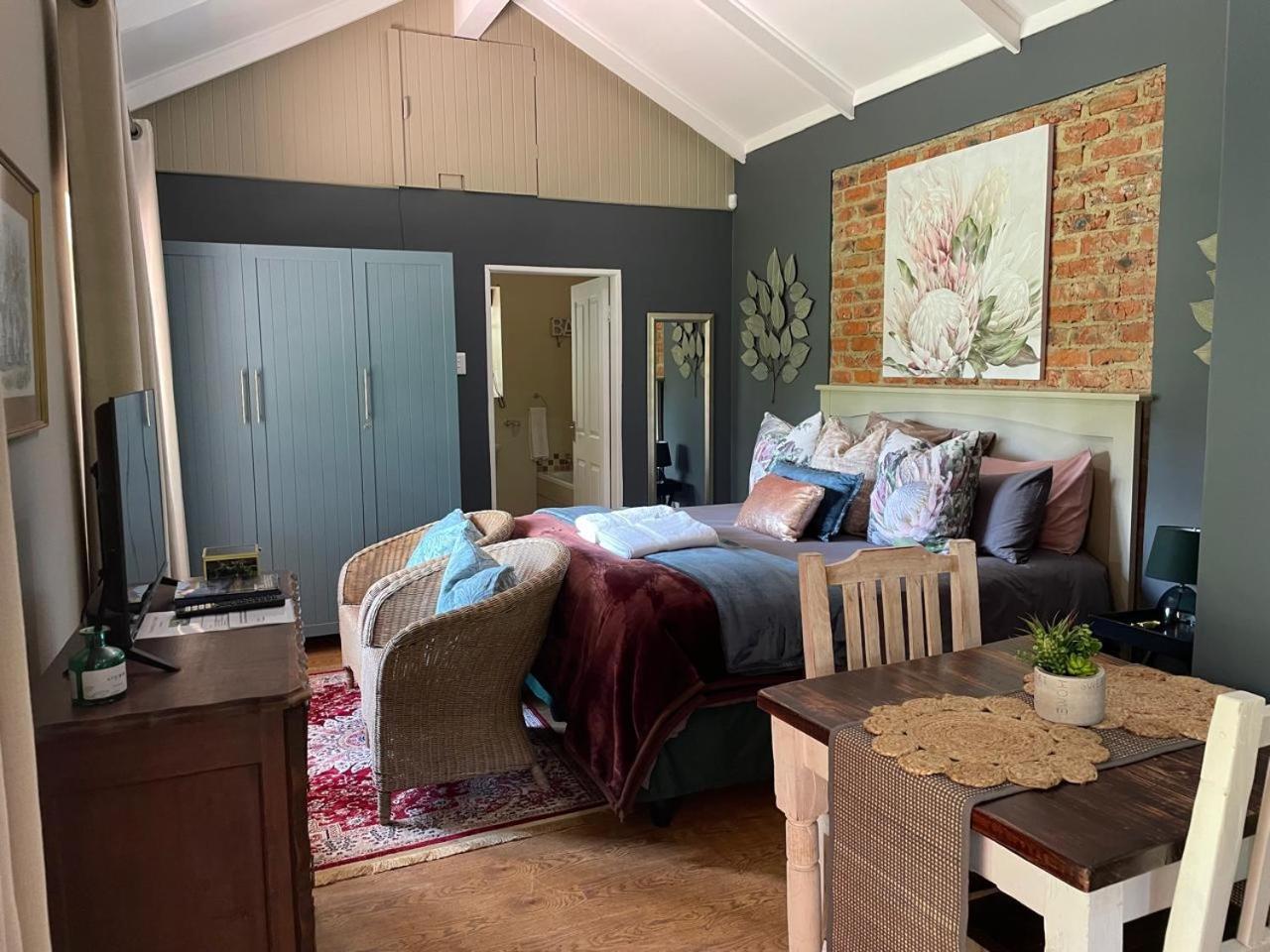 Periwinkle, Grove ,Acorn & Sage Cottages คลาเรนส์ ภายนอก รูปภาพ
