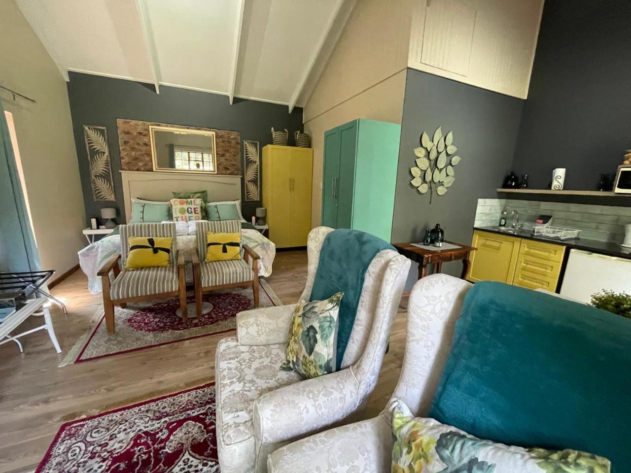 Periwinkle, Grove ,Acorn & Sage Cottages คลาเรนส์ ภายนอก รูปภาพ
