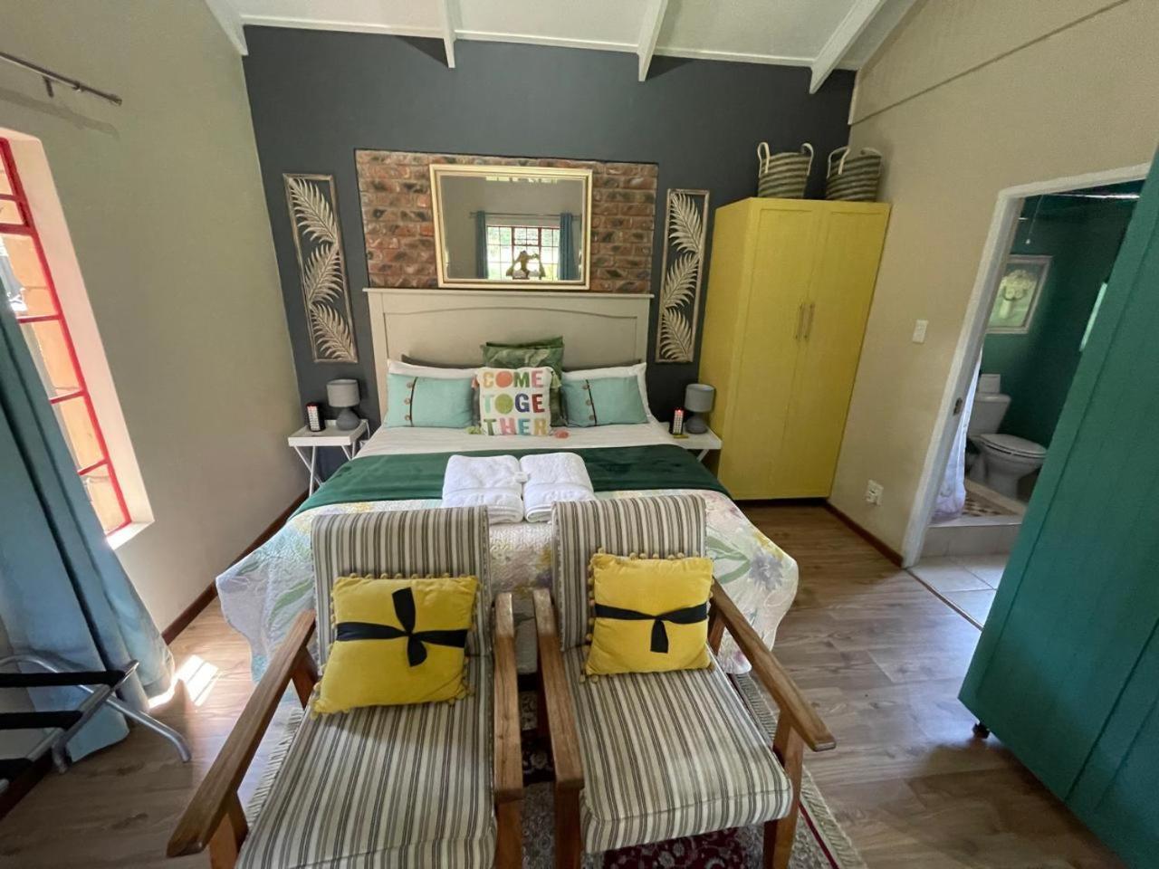 Periwinkle, Grove ,Acorn & Sage Cottages คลาเรนส์ ภายนอก รูปภาพ