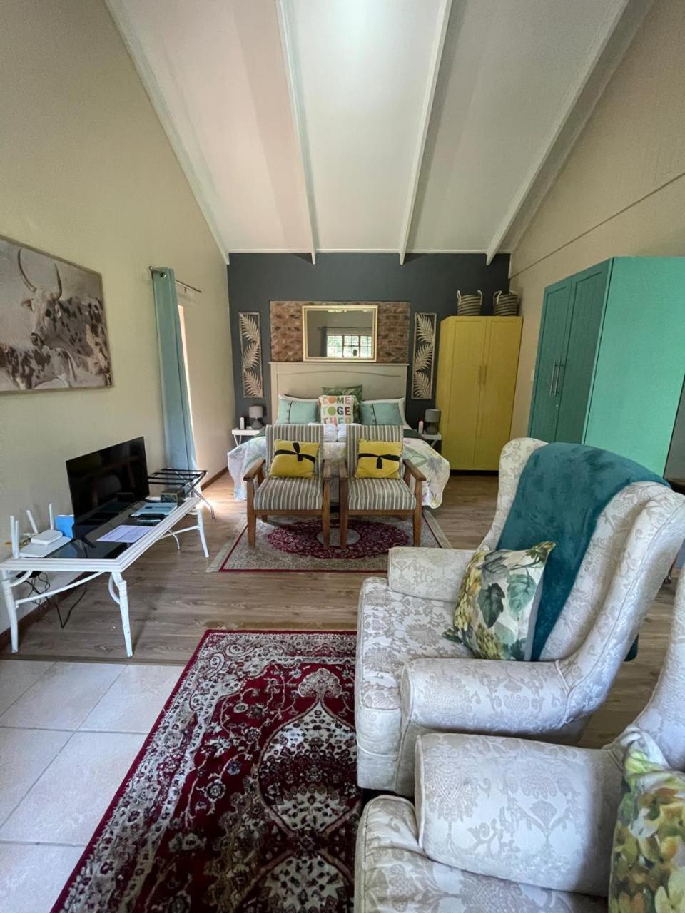 Periwinkle, Grove ,Acorn & Sage Cottages คลาเรนส์ ภายนอก รูปภาพ