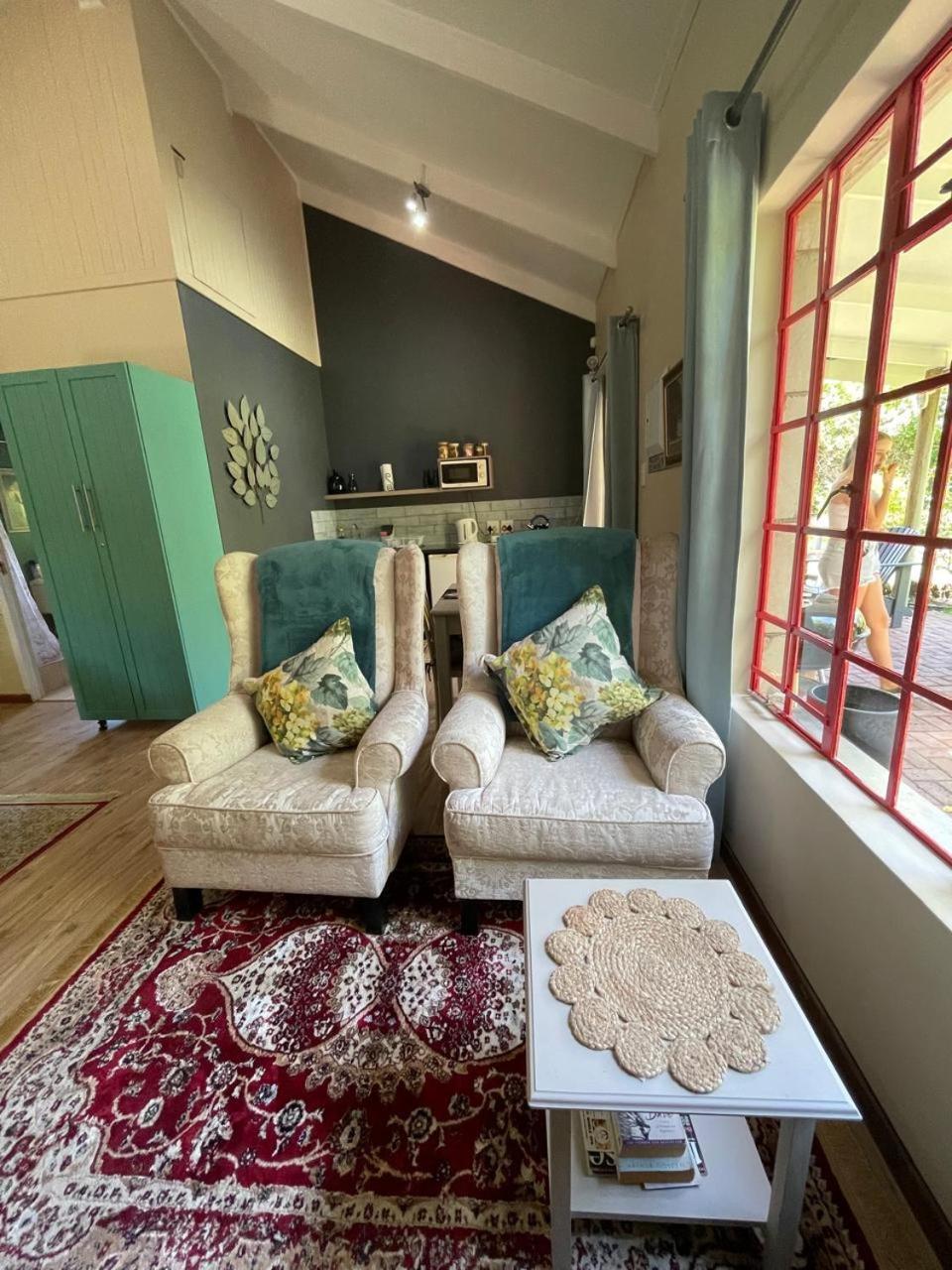 Periwinkle, Grove ,Acorn & Sage Cottages คลาเรนส์ ภายนอก รูปภาพ