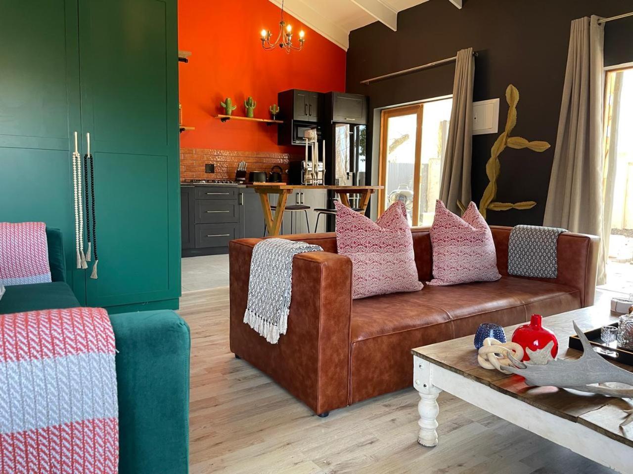 Periwinkle, Grove ,Acorn & Sage Cottages คลาเรนส์ ห้อง รูปภาพ