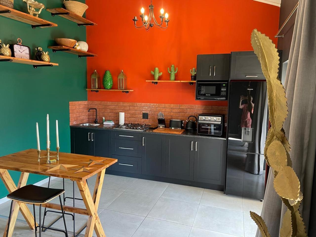 Periwinkle, Grove ,Acorn & Sage Cottages คลาเรนส์ ห้อง รูปภาพ