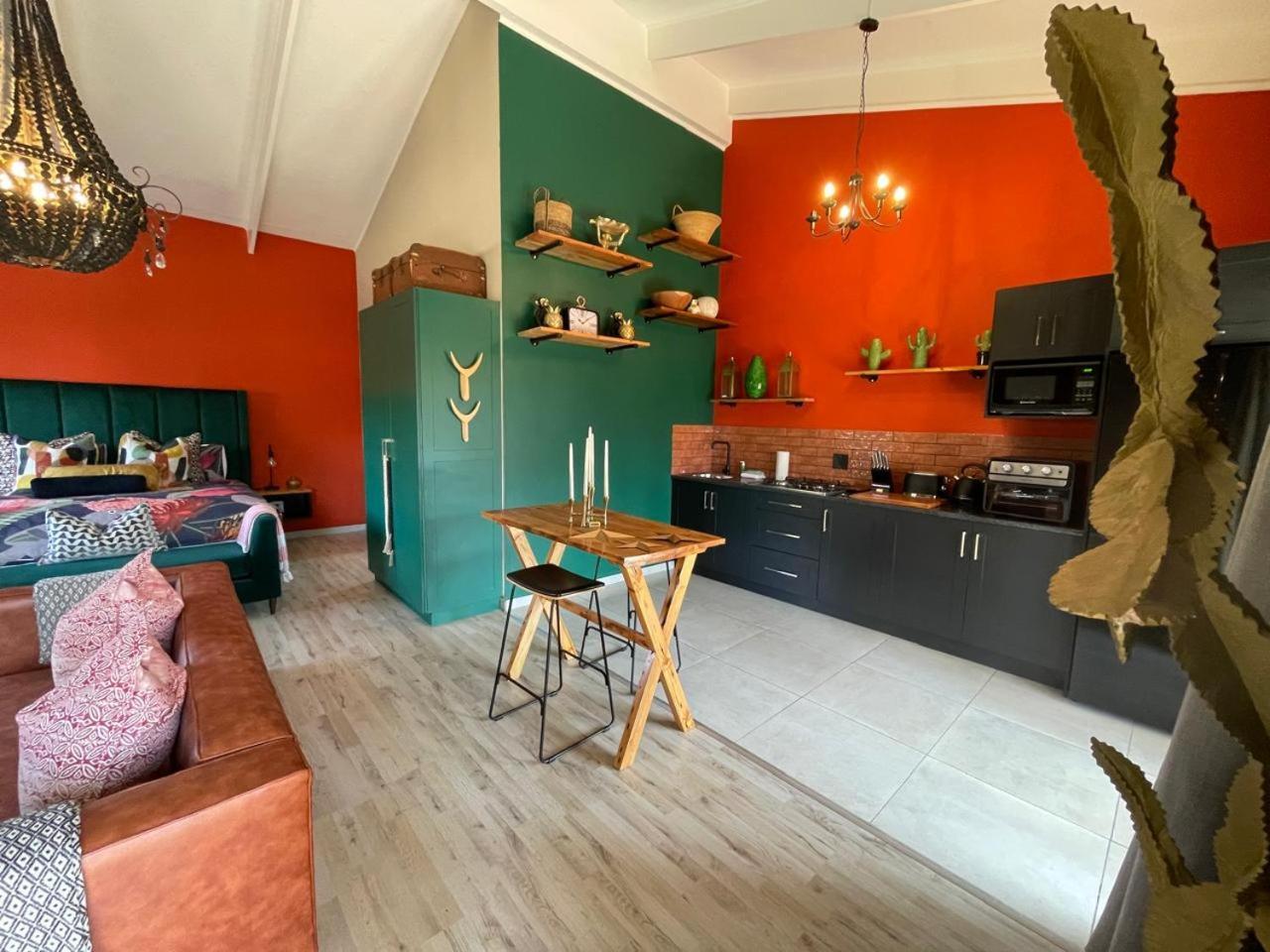 Periwinkle, Grove ,Acorn & Sage Cottages คลาเรนส์ ห้อง รูปภาพ