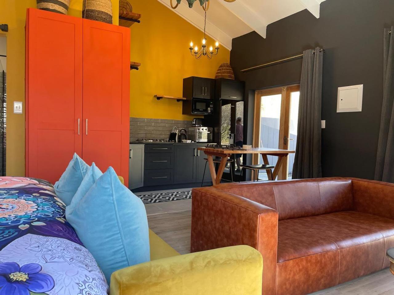 Periwinkle, Grove ,Acorn & Sage Cottages คลาเรนส์ ภายนอก รูปภาพ