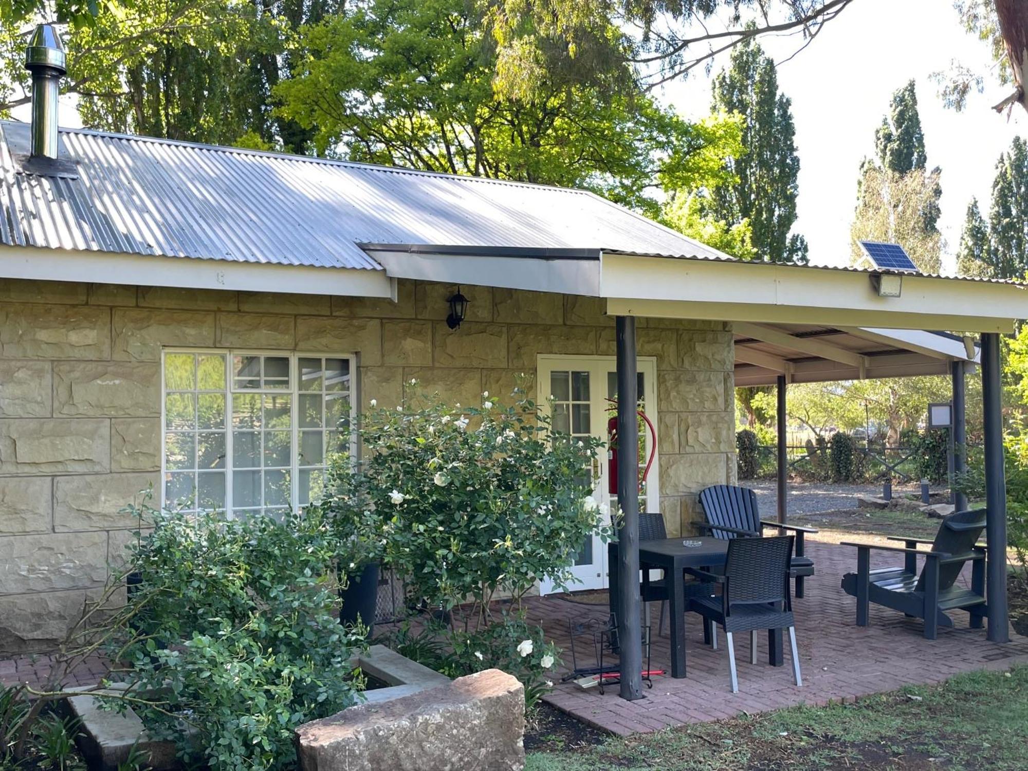 Periwinkle, Grove ,Acorn & Sage Cottages คลาเรนส์ ภายนอก รูปภาพ