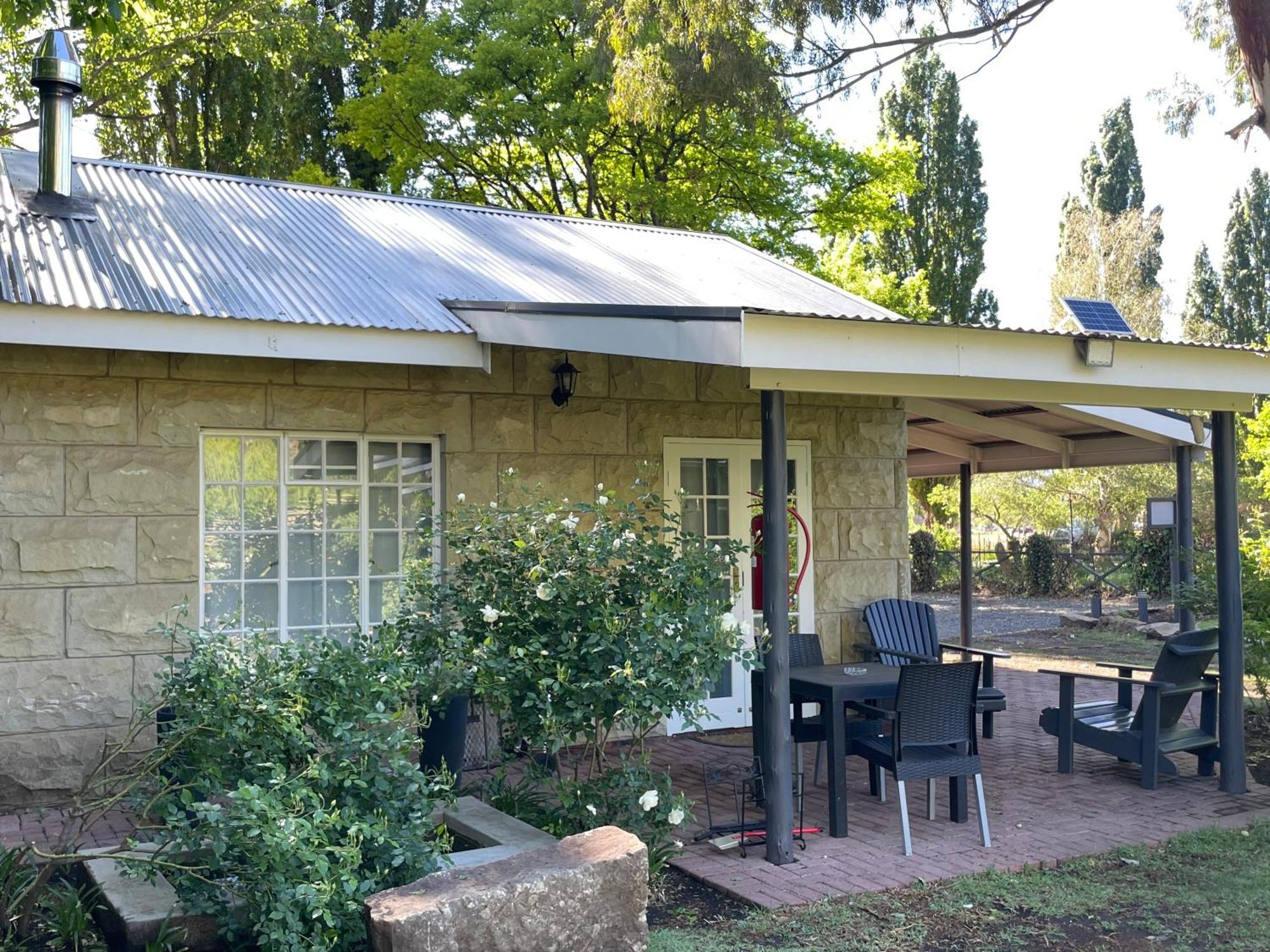Periwinkle, Grove ,Acorn & Sage Cottages คลาเรนส์ ภายนอก รูปภาพ
